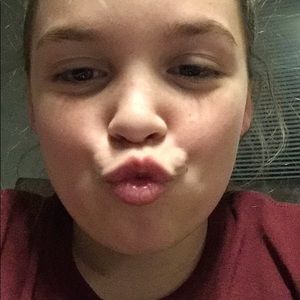 Meet your Posher, Joyle